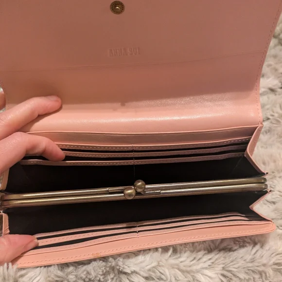 Anna Sui Long Wallet - Rose Embossed - *Rare* - EUC (Call Outs!) - Picture 5 of 7
